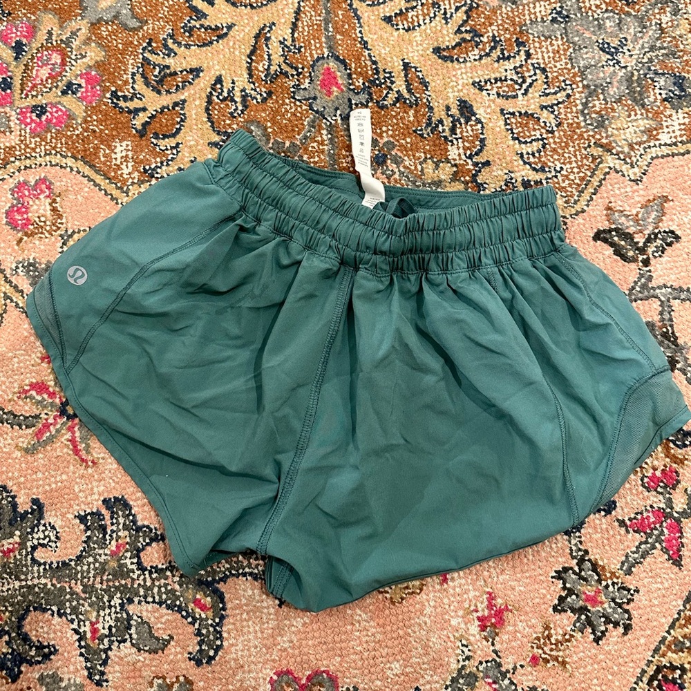 Lululemon Hotty Hot Low-Rise Lined Short